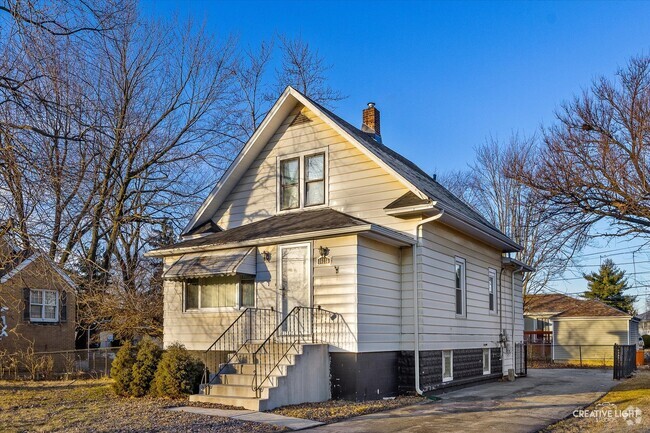 Building Photo - 16118 Woodlawn W Ave Rental