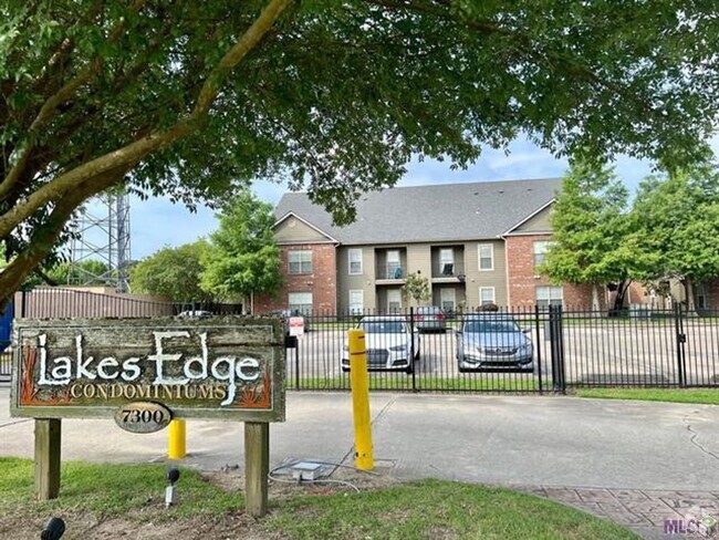 Building Photo - Lakes Edge Condominiums Unit 37