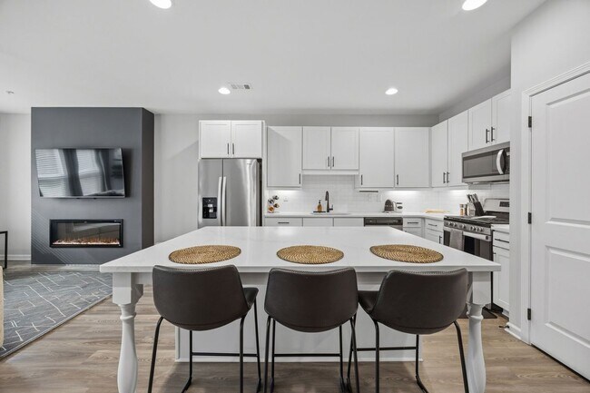 Photo - 2905 Ilir Mnr NW