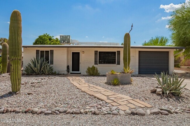 Building Photo - Charming 3bed/2 bath home located in the heart of Tucson, just minutes from the University of Ari...