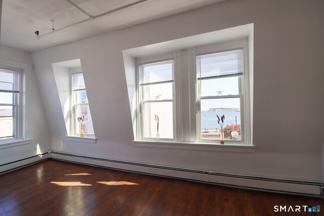 Photo - 187 Bank St Unit 195-202