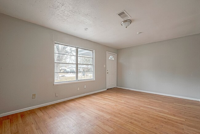 Photo - Very affordable spacious 4bed/2bath single-family house!