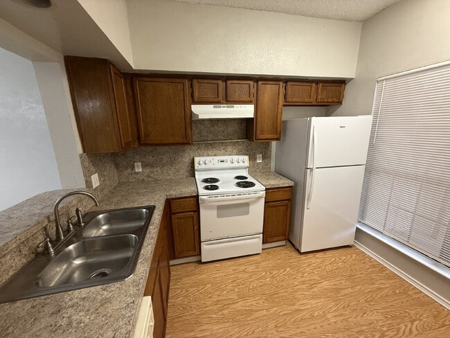 Photo - 9601 Forest Ln Unidad 414