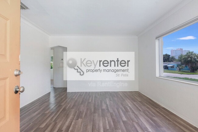 Photo - 441 57th St N
