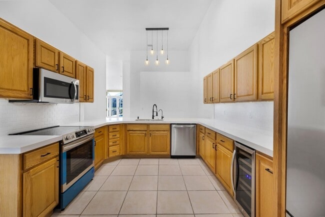 Photo - 608 W Palm Aire Dr