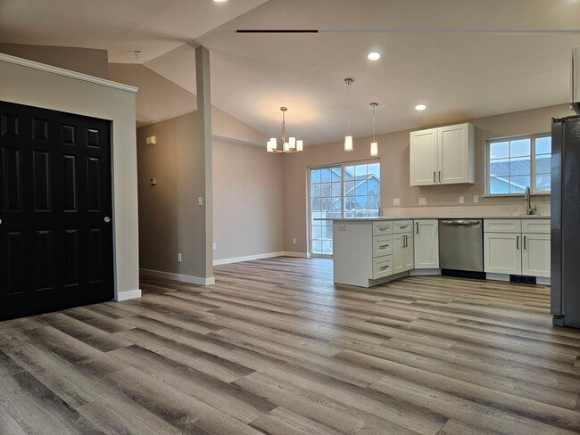 Photo - 1355 Yost Cir NE