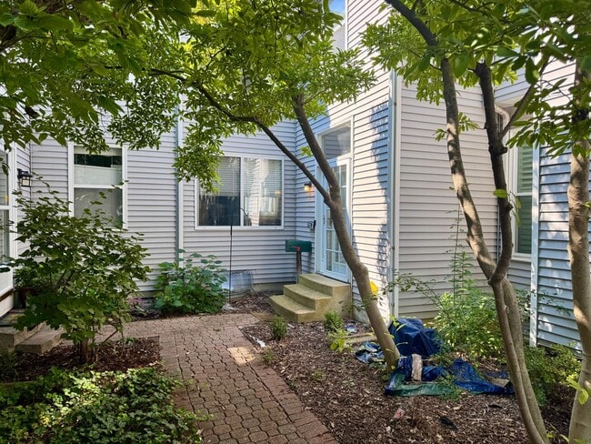 Building Photo - 5776 Kingsbury Pl