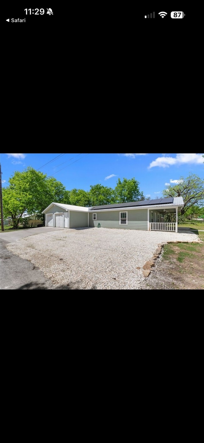 Photo - 900 N Bosque St