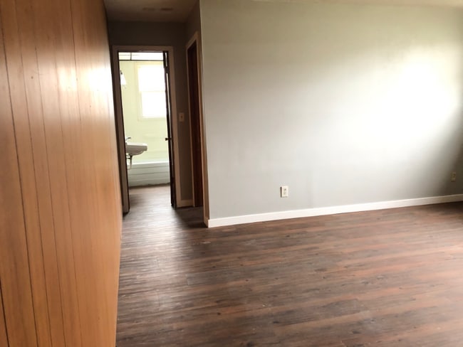 Building Photo - 1913 W 1st St