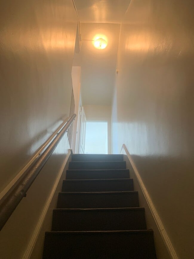 Photo - 3 Bedroom 2nd/3rd Floor Apartment York City SD