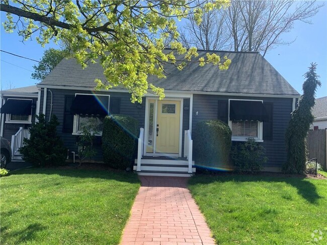 Building Photo - 38 Brae St Rental