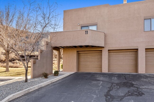 Photo - Foot Hills ! 2 bed/2 Bath home boasts beautiful views of the Mountains and the Lights of Albuquer...