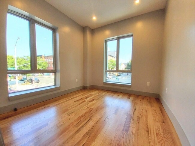 Photo - 245 Tompkins Ave Unit 2