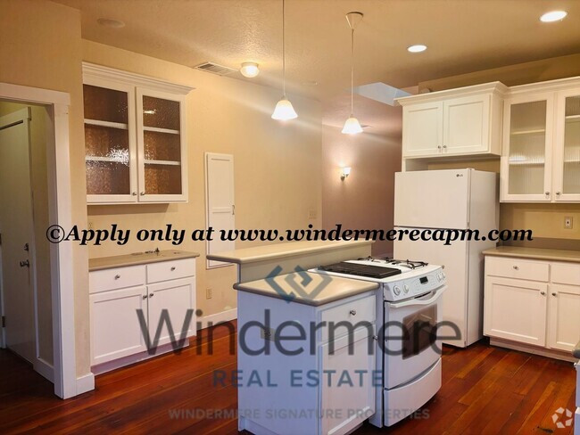 Building Photo - Cozy 2-Bed, 1-Bath Gem in Alhambra Triangl... Rental