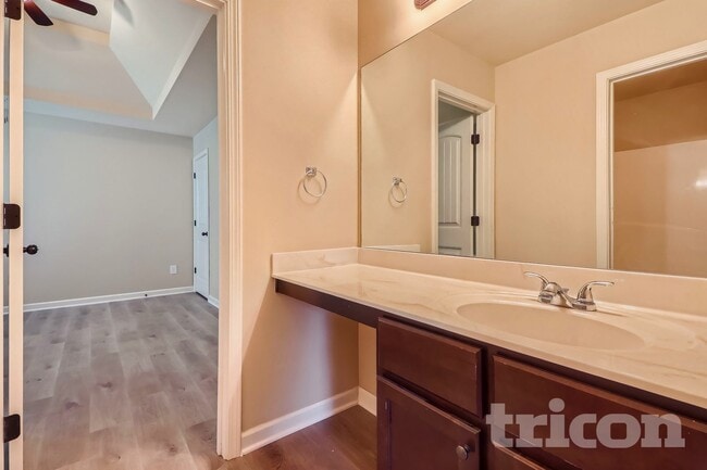 Photo - 135 Lindsey Terrace