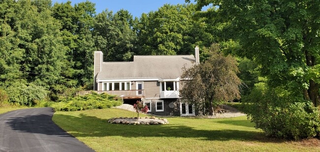 Building Photo - Off-Season Rental | Available 10/15/25 – 5...