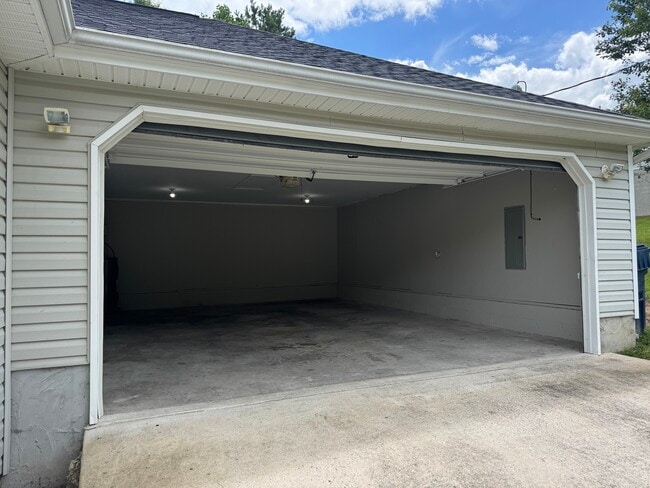 Photo - 216 Pinewood Dr