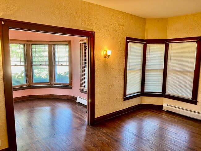 Photo - 1701 Victoria Ave