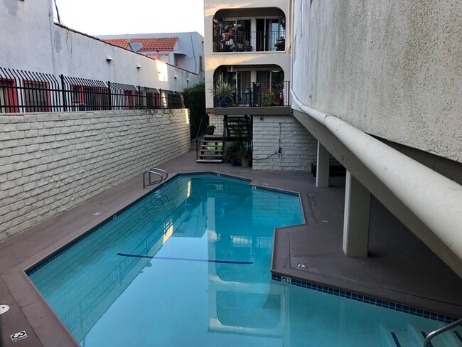 Private Swimming Pool - 4045 E 3rd St Unit 213