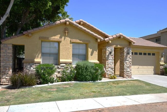 Building Photo - Mesa Gem in a Gated Community