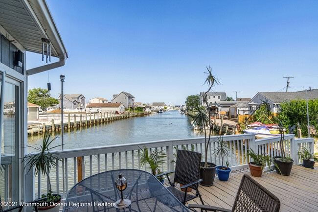 Photo - 1041 Bayview Ave