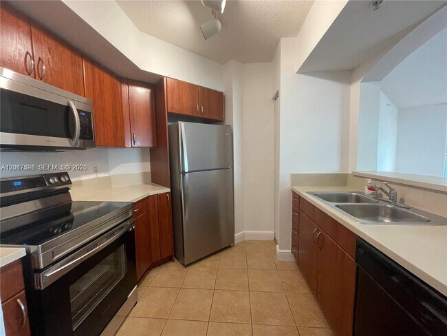 9201 Collins Ave Unit 321