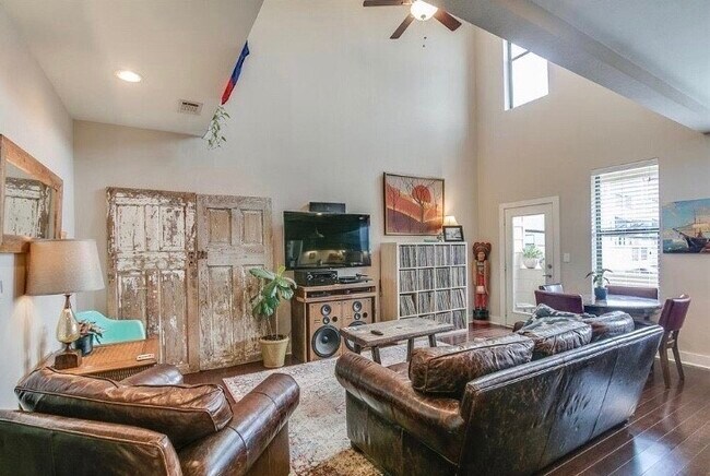 Photo - 1703 Patterson St