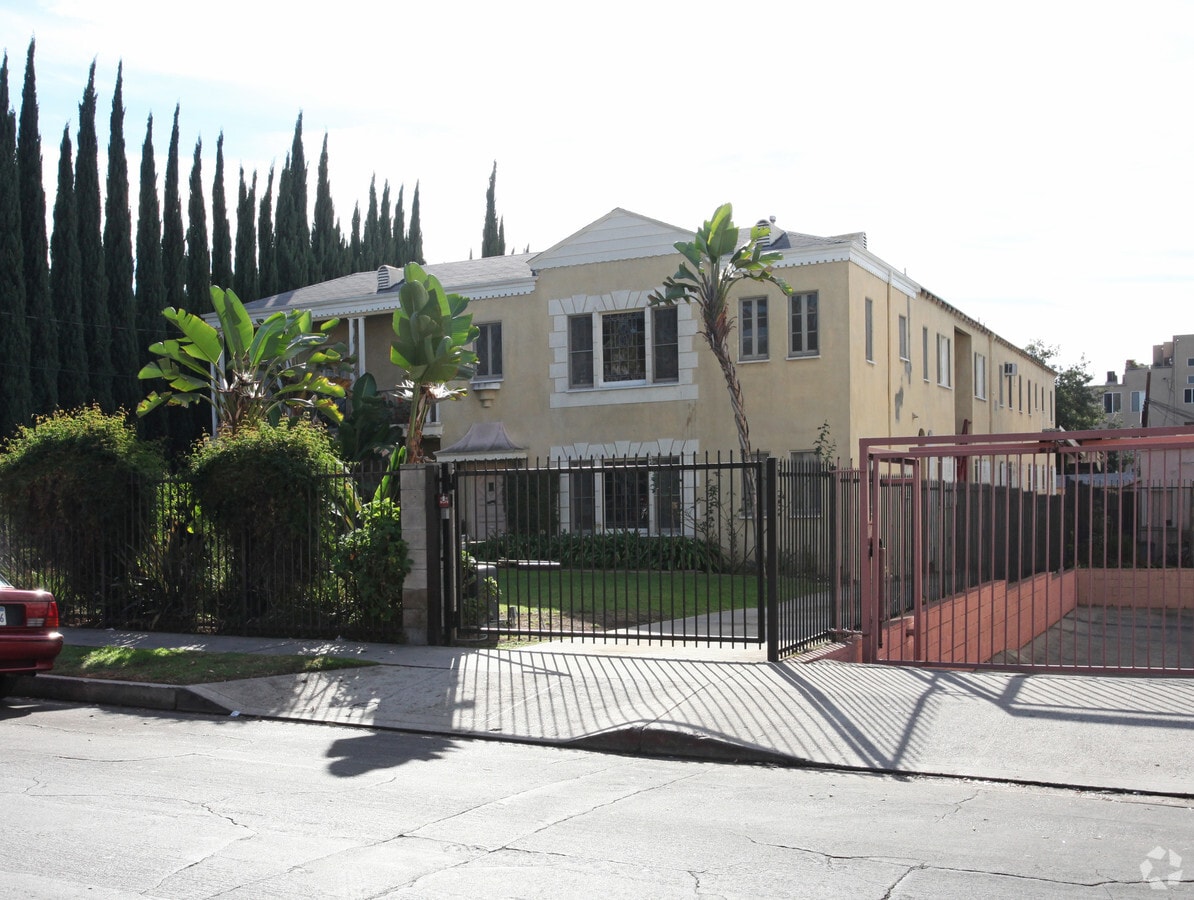 Photo - 5428 Russell Ave