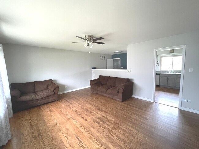 Photo - 594 Comstock Ave