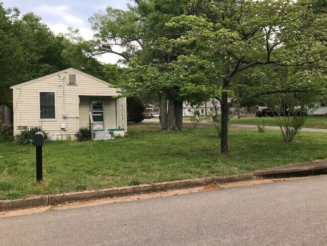 821 S Leighton Avenue **MOVE-IN SPECIAL** - 821 S Leighton Avenue  **MOVE-IN SPECIAL** House