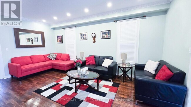 Photo - 121 Ashdale Rd