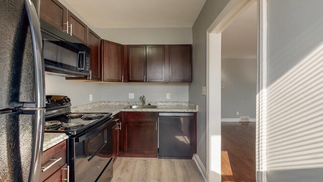 Building Photo - 6105 Chinquapin Pky Unit 6105CH-1