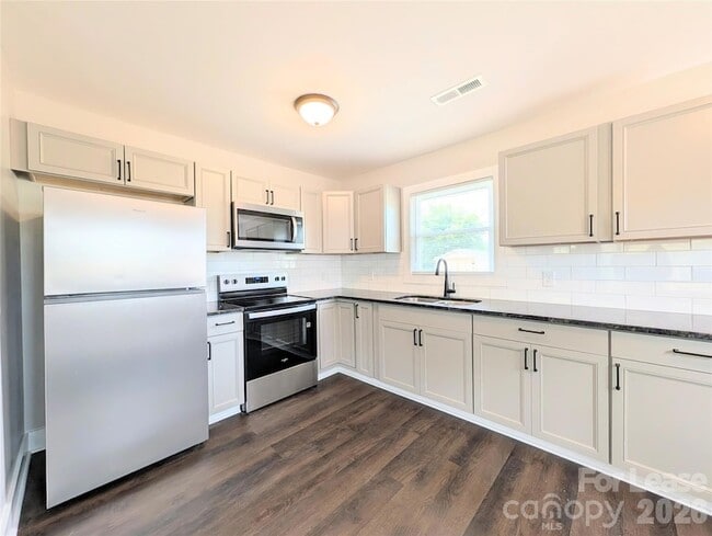 Photo - 202 Ebenezer Rd