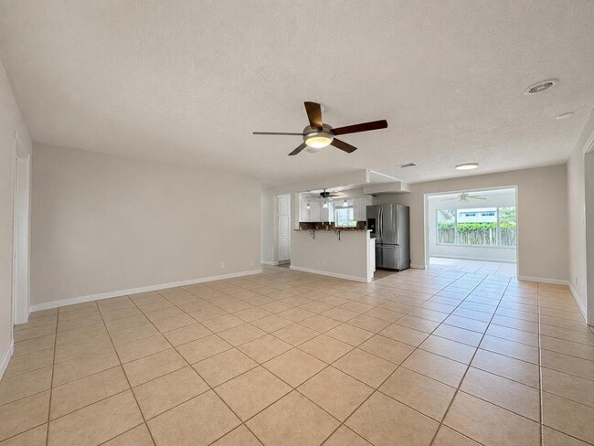 Photo - 924 SE 8th Ct