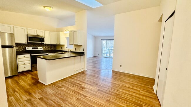 Building Photo - Condo on Park