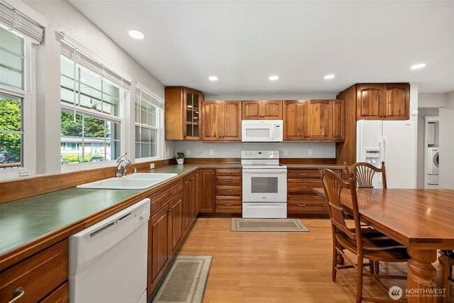 Photo - 30022 6th Ave SW