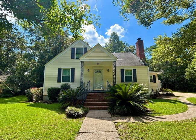 Building Photo - Available now. WATER & SEWER INCLUDED! Gre... Rental
