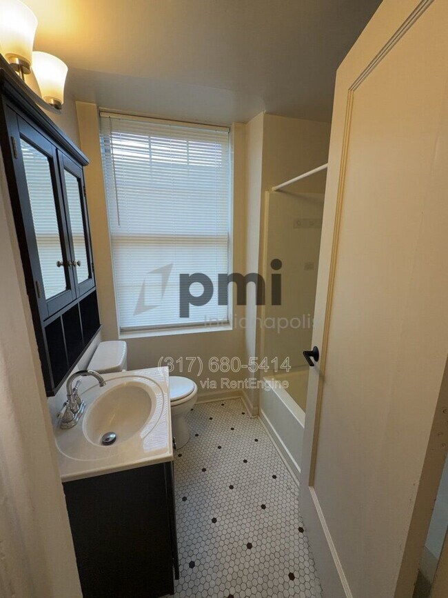 Photo - 1 W 28th St Unidad 208