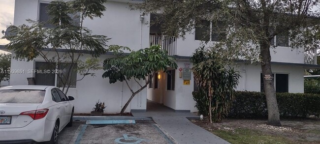 Photo - 101 NW 29th Ave Unit 4