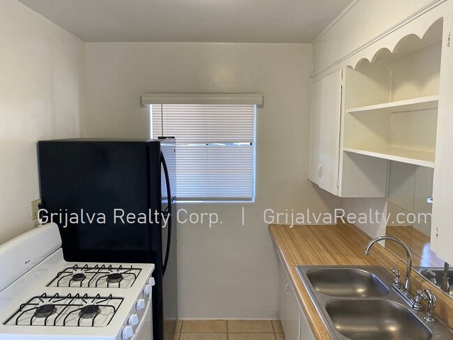 Photo - 4525 E 17th St Unidad 4525