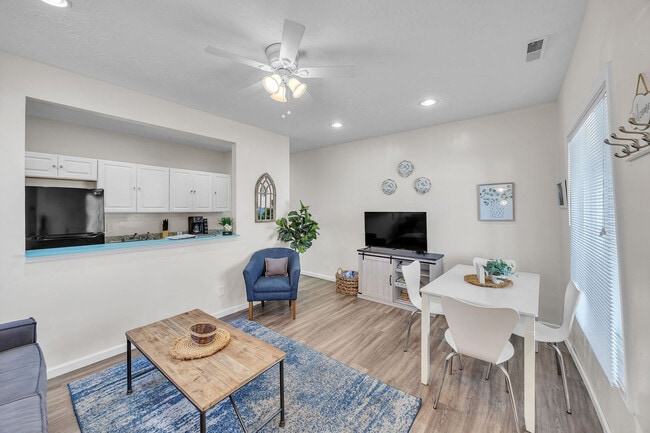 Building Photo - 105 Ash St Unit ID1364141P