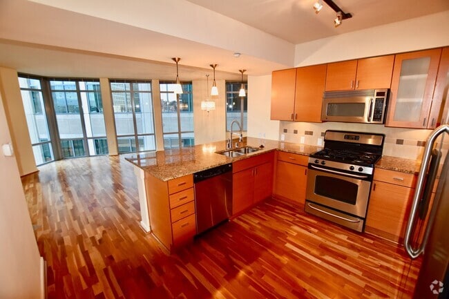 Building Photo - Beautiful Downtown 2 Bedroom Condo - Spaci... Unit 2607
