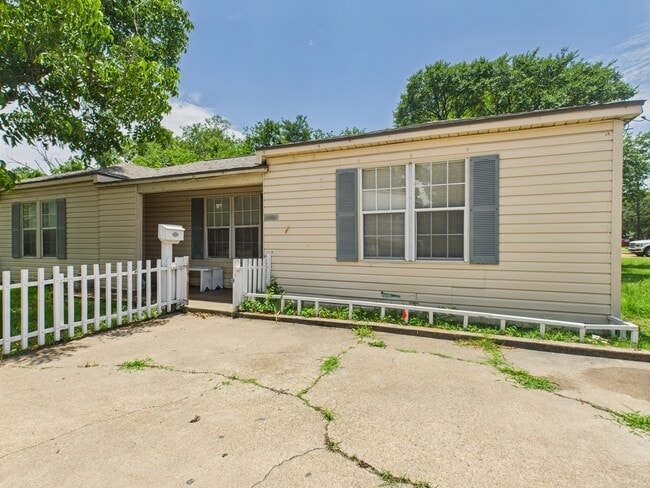 Photo - 2702 Cavitt Ave