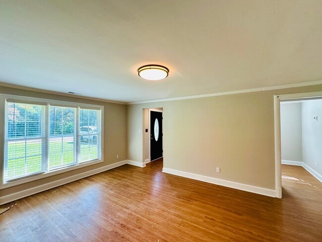 Photo - WILSHIRE BLVD - 4 Bedroom - minutes to UNCW!