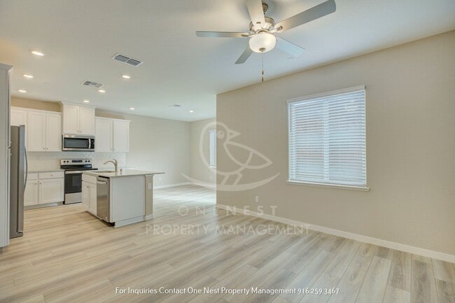 Photo - 3 bedroom, 2.5 bathroom, 2 car garage - Twelve Bridges - Lincoln