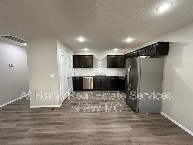 Photo - 702 Watermill Cir