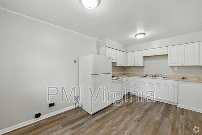 Building Photo - 2421 Courtney Ave Unit Apt 1