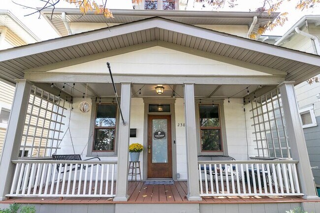 Photo - 2384 Glenmawr Ave