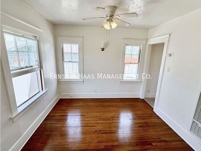 926 1/2 Newport Ave-