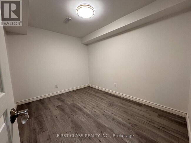 Photo - 2793 Lindholm Crescent